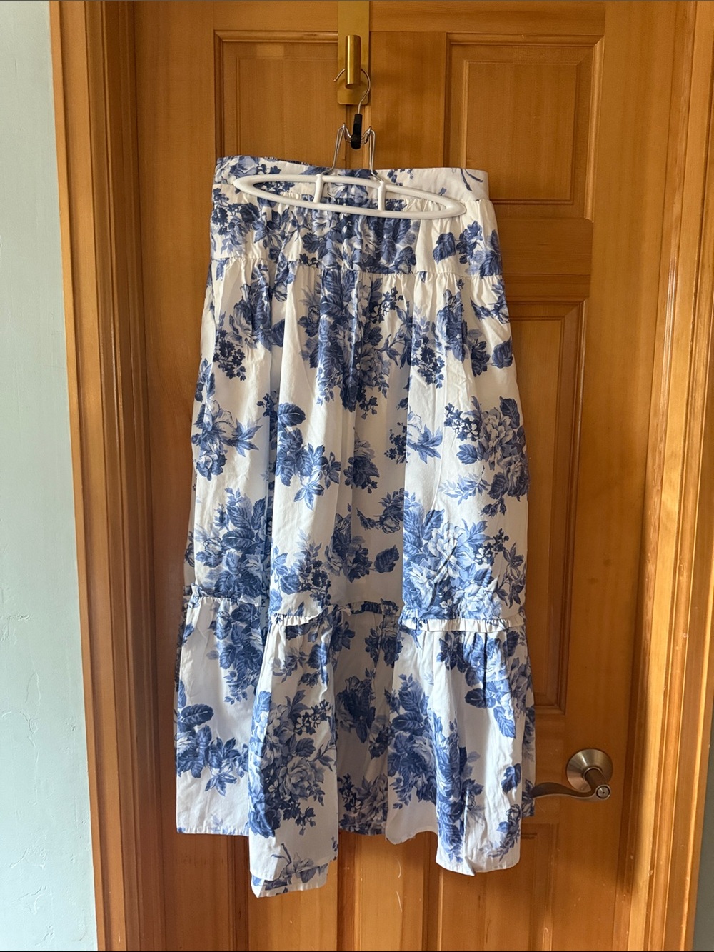 Abercrombie & Fitch Blue Floral Print White Tiered Midi Skirt